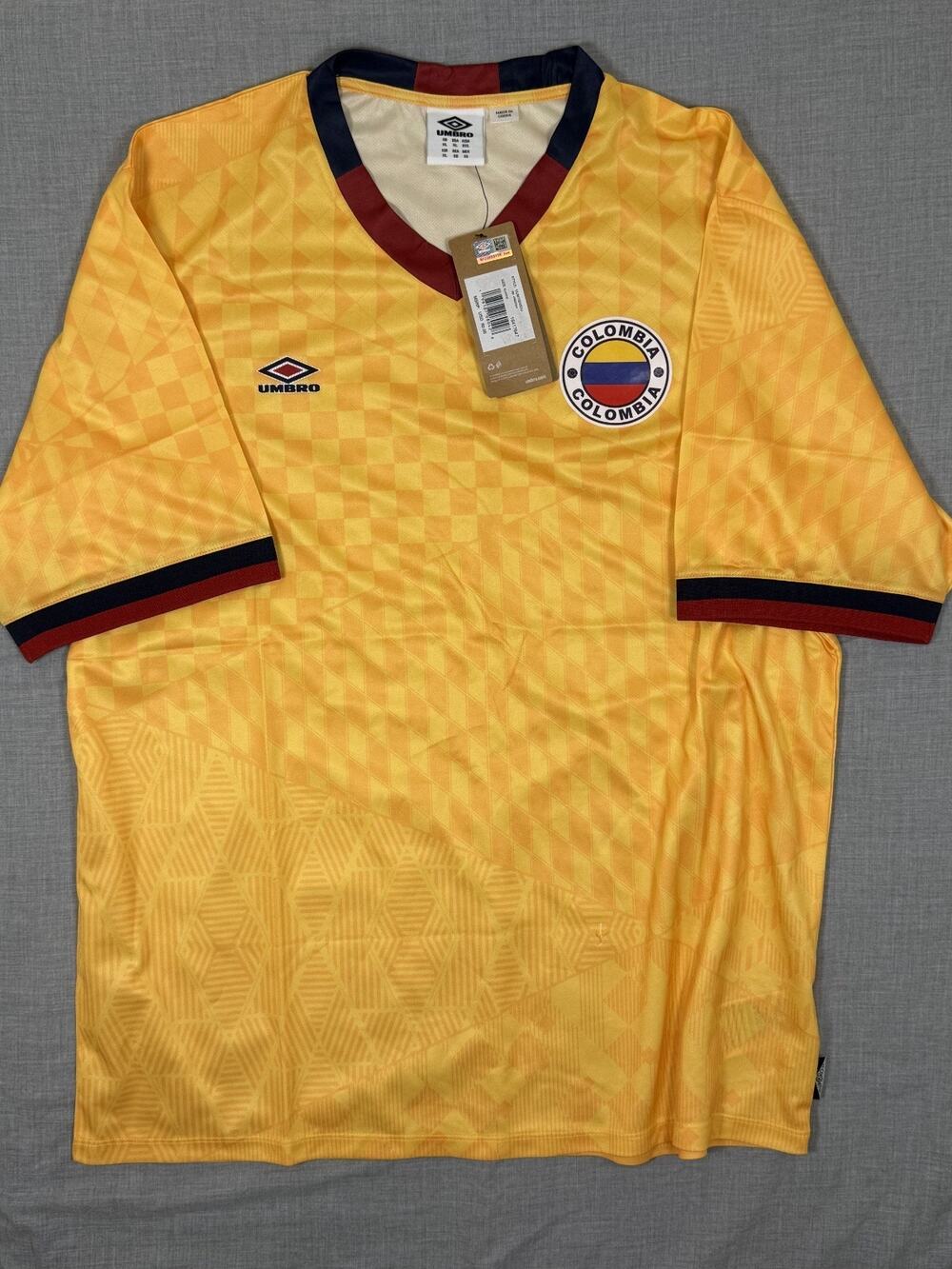 Umbro Colombia Soccer Jersey Mens XL Yellow Geometric NWT Minor Flaw
